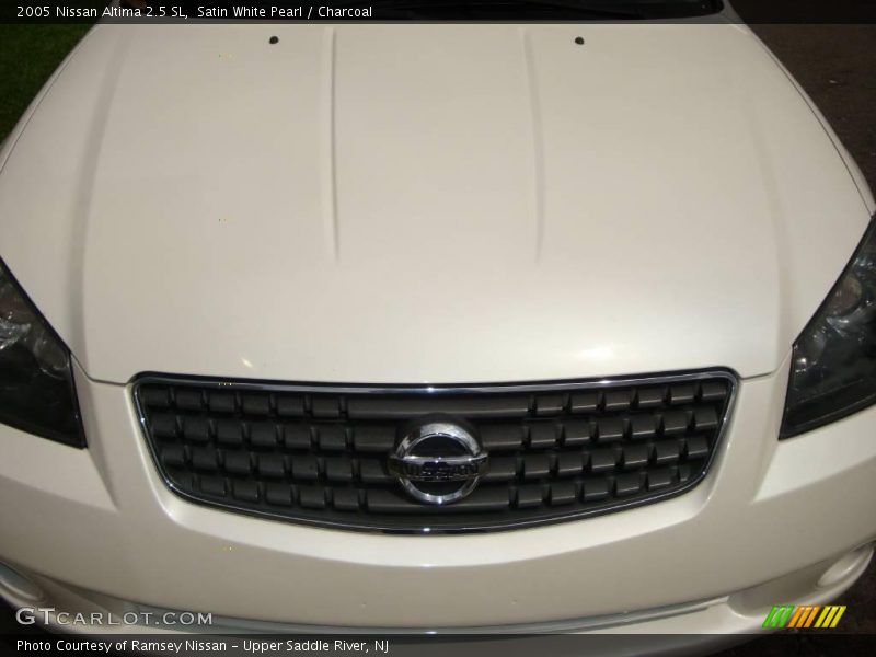 Satin White Pearl / Charcoal 2005 Nissan Altima 2.5 SL