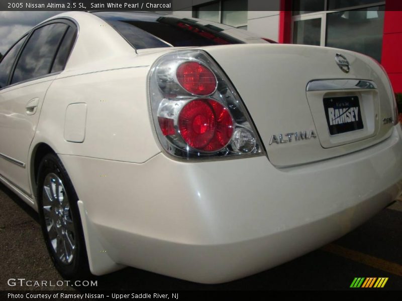Satin White Pearl / Charcoal 2005 Nissan Altima 2.5 SL