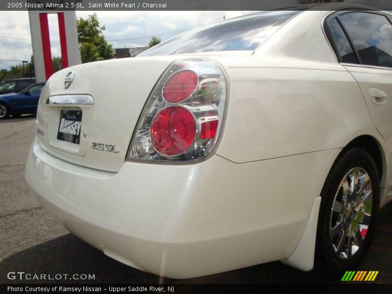 Satin White Pearl / Charcoal 2005 Nissan Altima 2.5 SL