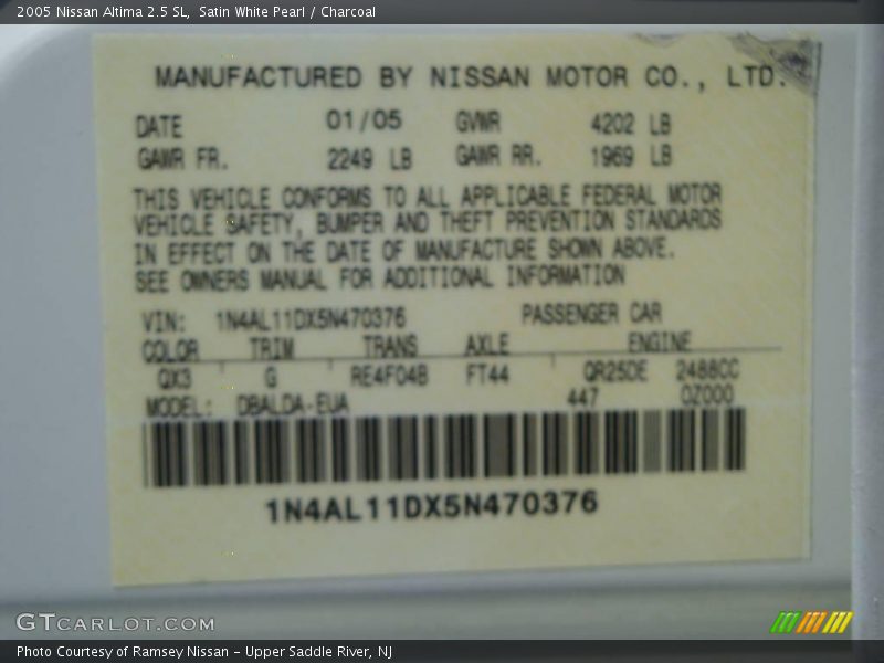 Satin White Pearl / Charcoal 2005 Nissan Altima 2.5 SL