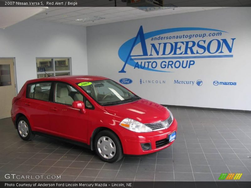 Red Alert / Beige 2007 Nissan Versa S