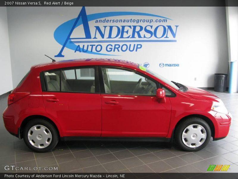Red Alert / Beige 2007 Nissan Versa S