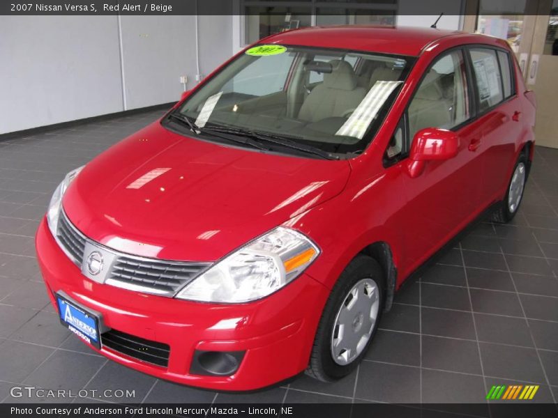 Red Alert / Beige 2007 Nissan Versa S