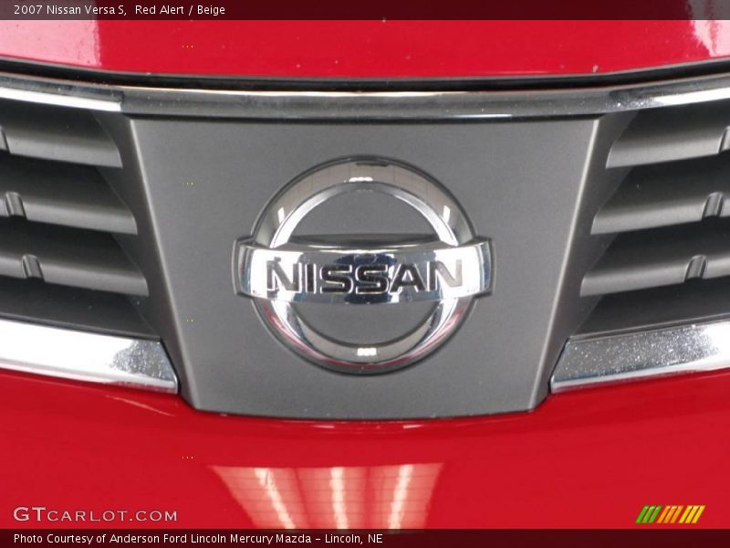 Red Alert / Beige 2007 Nissan Versa S