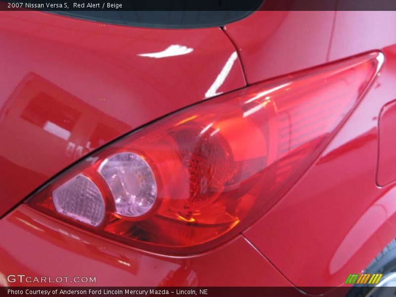 Red Alert / Beige 2007 Nissan Versa S