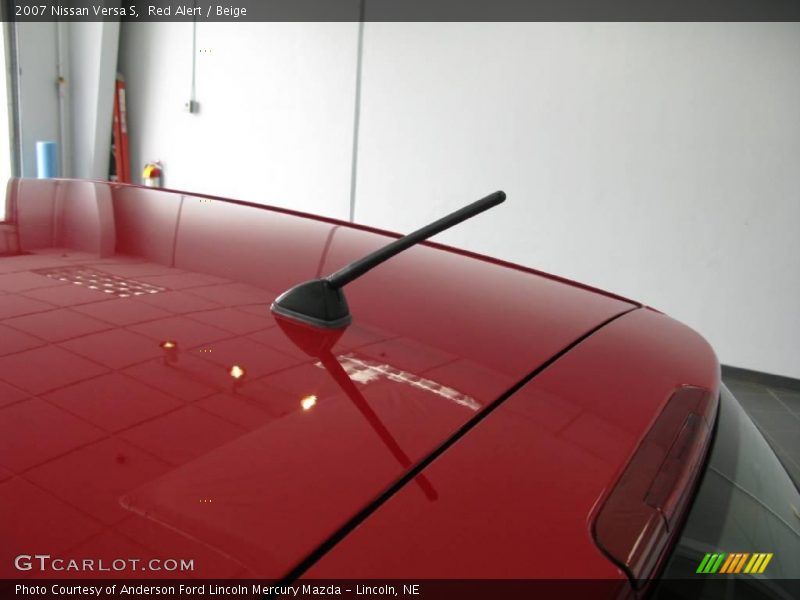 Red Alert / Beige 2007 Nissan Versa S