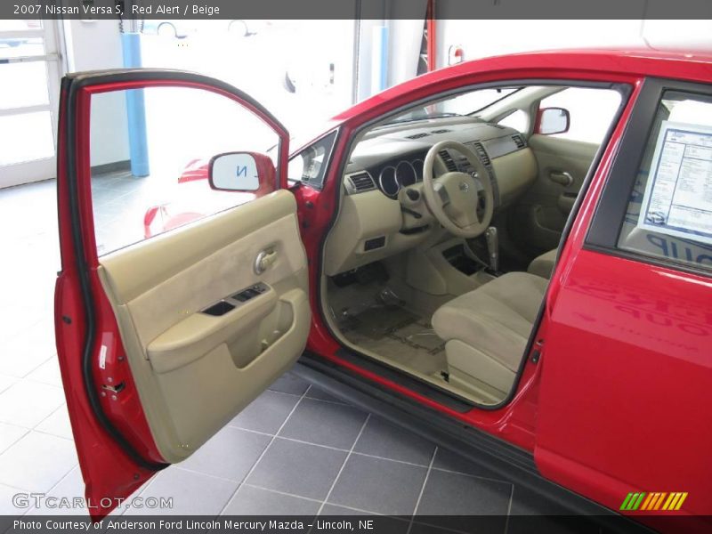 Red Alert / Beige 2007 Nissan Versa S