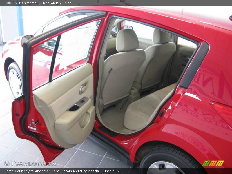 Red Alert / Beige 2007 Nissan Versa S
