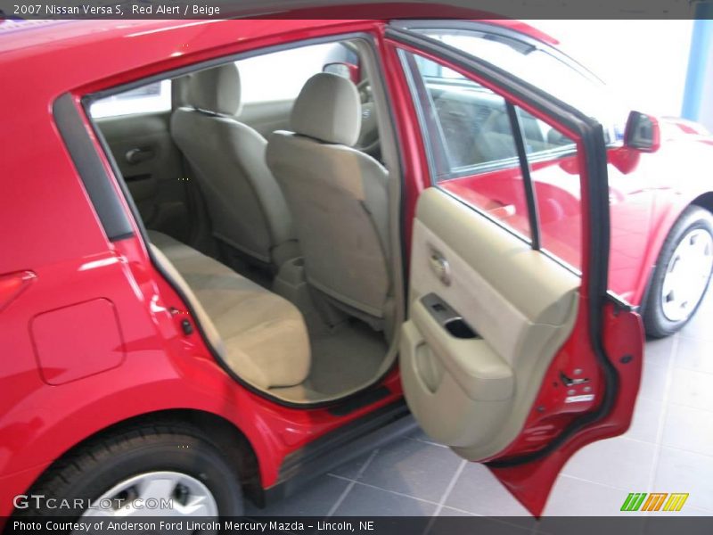 Red Alert / Beige 2007 Nissan Versa S