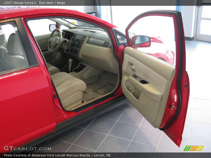 Red Alert / Beige 2007 Nissan Versa S