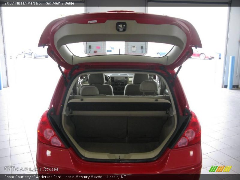 Red Alert / Beige 2007 Nissan Versa S