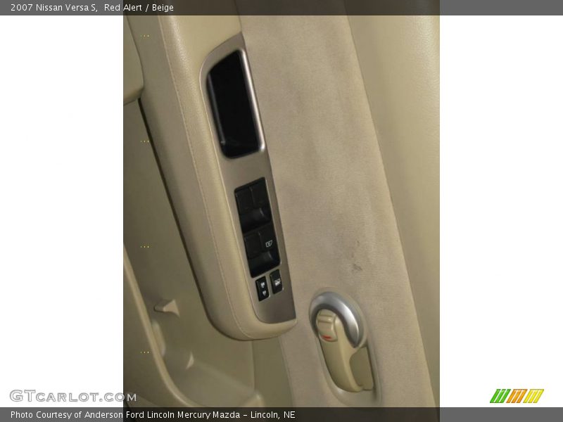 Red Alert / Beige 2007 Nissan Versa S