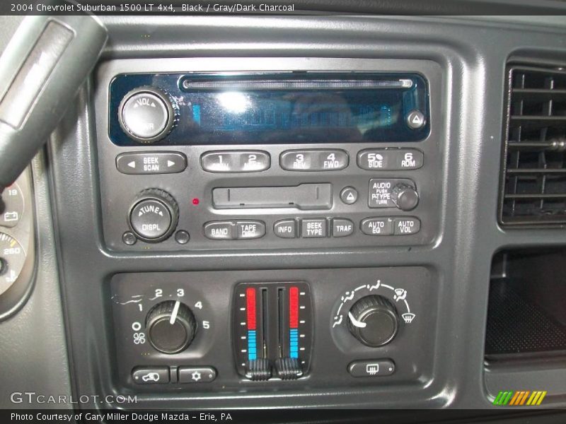 Black / Gray/Dark Charcoal 2004 Chevrolet Suburban 1500 LT 4x4