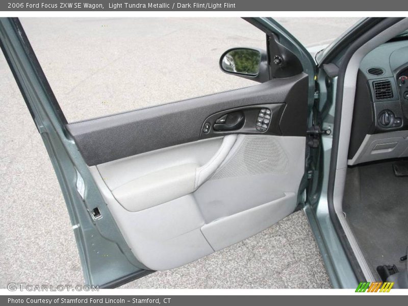 Light Tundra Metallic / Dark Flint/Light Flint 2006 Ford Focus ZXW SE Wagon