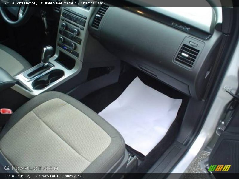 Brilliant Silver Metallic / Charcoal Black 2009 Ford Flex SE