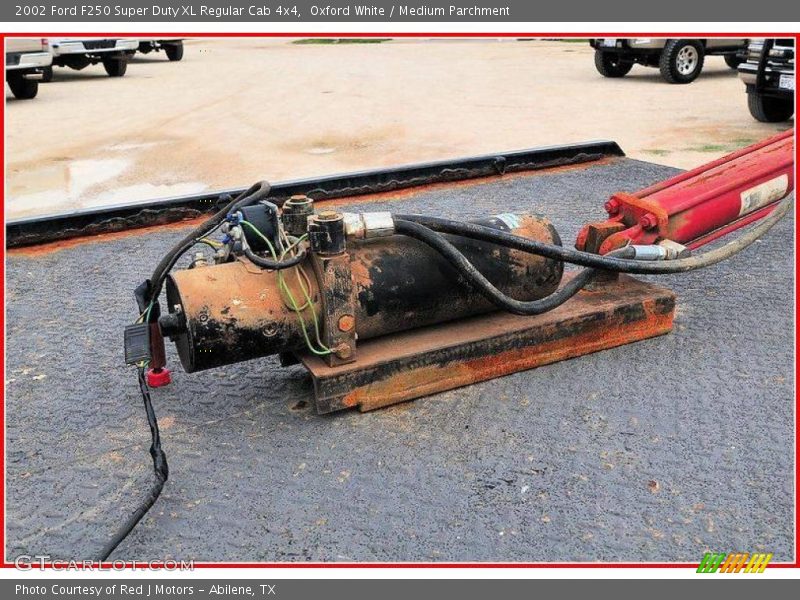 Oxford White / Medium Parchment 2002 Ford F250 Super Duty XL Regular Cab 4x4