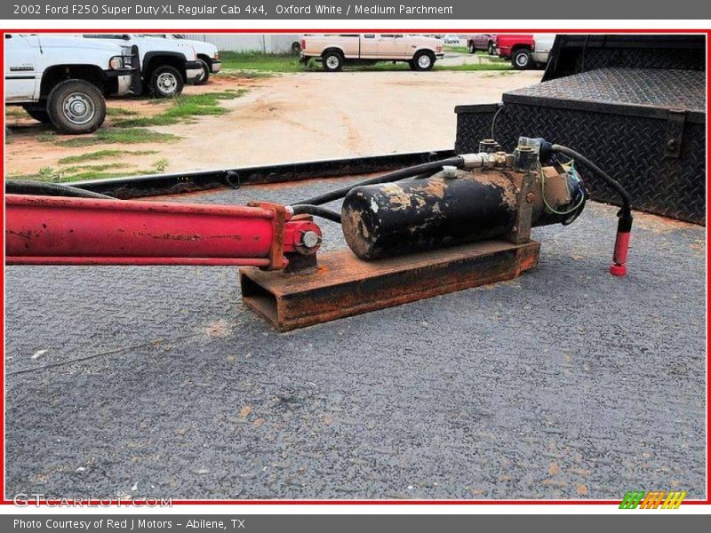 Oxford White / Medium Parchment 2002 Ford F250 Super Duty XL Regular Cab 4x4