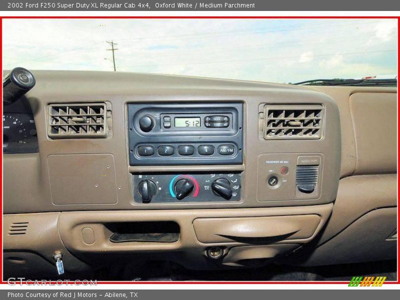 Oxford White / Medium Parchment 2002 Ford F250 Super Duty XL Regular Cab 4x4