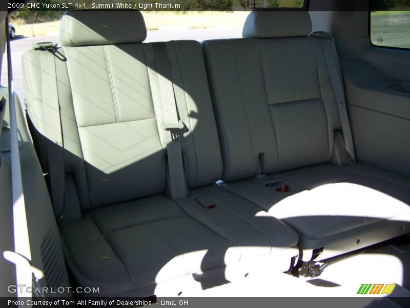 Summit White / Light Titanium 2009 GMC Yukon SLT 4x4