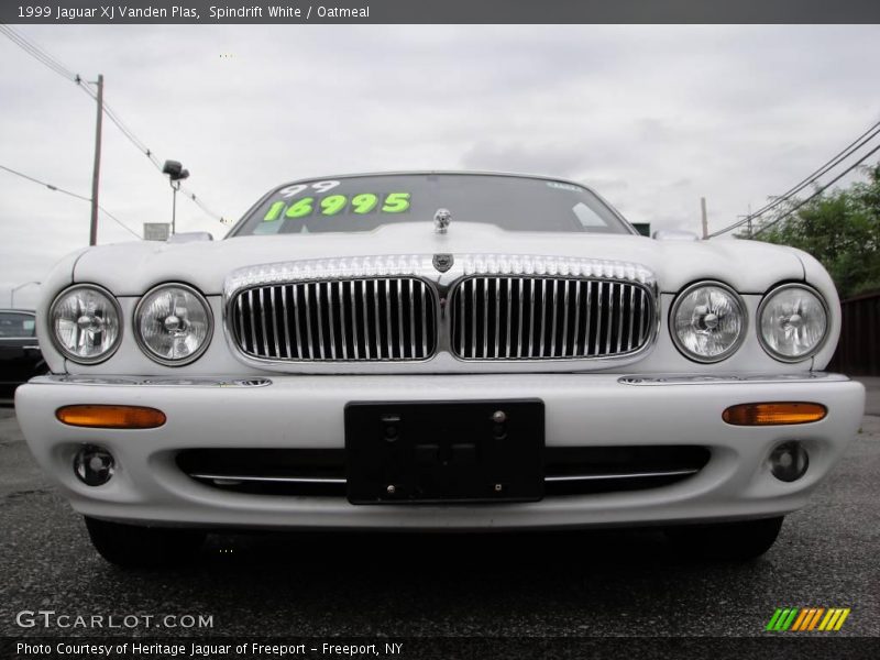 Spindrift White / Oatmeal 1999 Jaguar XJ Vanden Plas