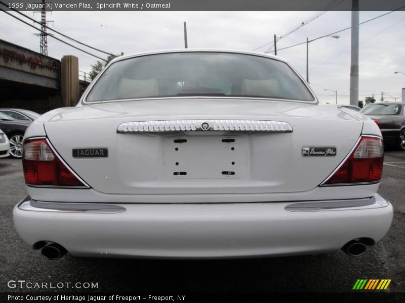 Spindrift White / Oatmeal 1999 Jaguar XJ Vanden Plas