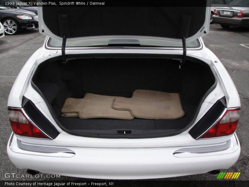 Spindrift White / Oatmeal 1999 Jaguar XJ Vanden Plas