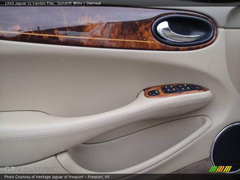 Spindrift White / Oatmeal 1999 Jaguar XJ Vanden Plas