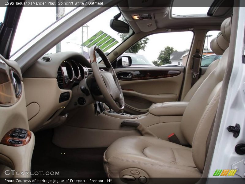 Spindrift White / Oatmeal 1999 Jaguar XJ Vanden Plas