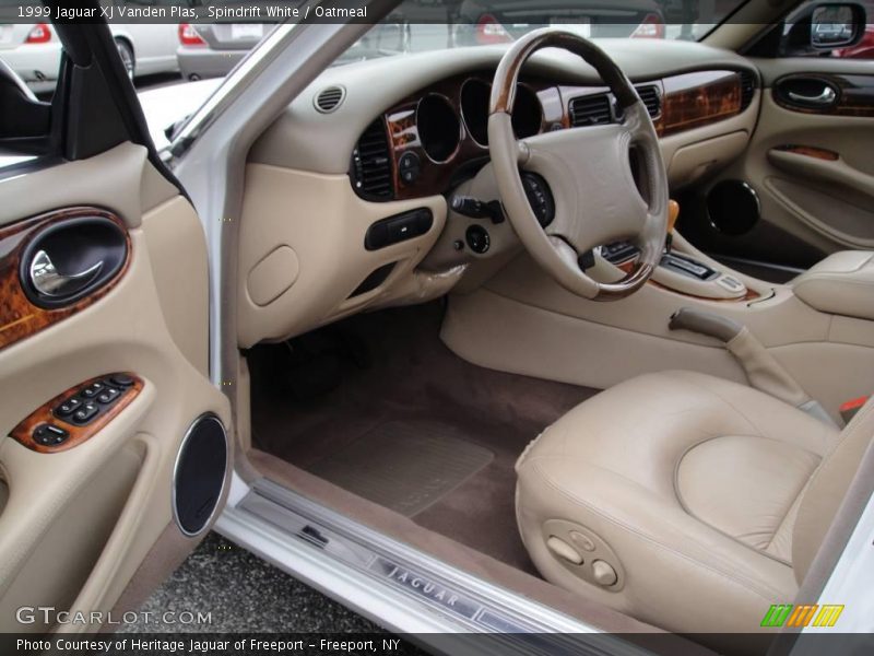 Spindrift White / Oatmeal 1999 Jaguar XJ Vanden Plas