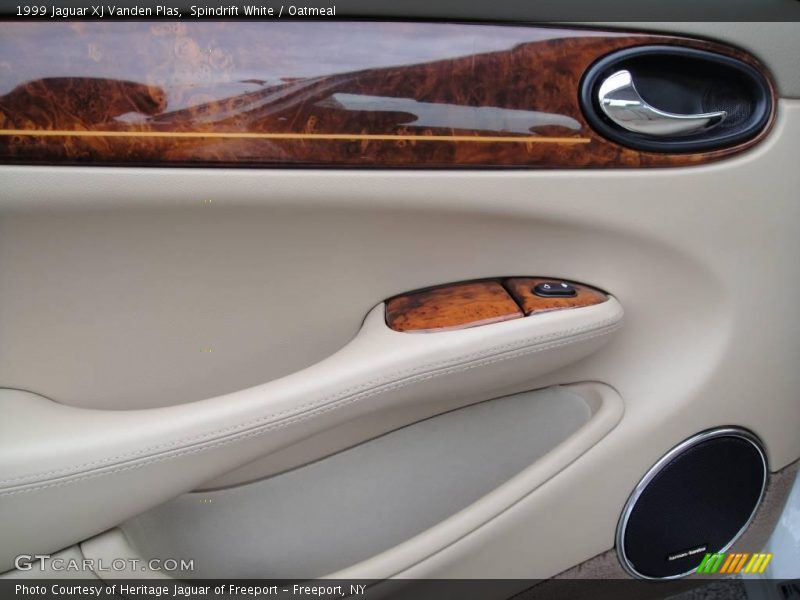 Spindrift White / Oatmeal 1999 Jaguar XJ Vanden Plas