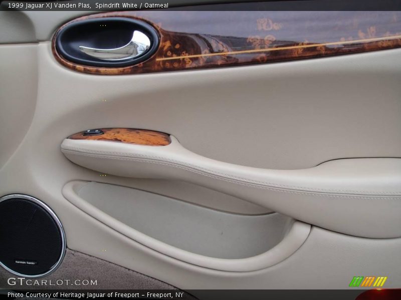Spindrift White / Oatmeal 1999 Jaguar XJ Vanden Plas