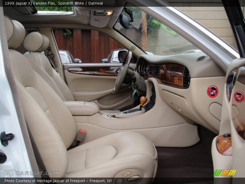 Spindrift White / Oatmeal 1999 Jaguar XJ Vanden Plas