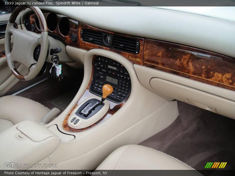 Spindrift White / Oatmeal 1999 Jaguar XJ Vanden Plas