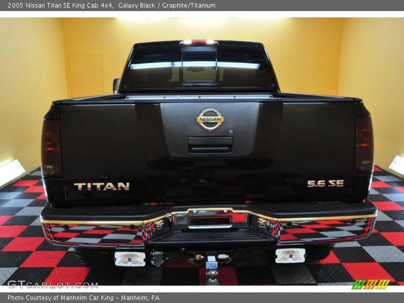 Galaxy Black / Graphite/Titanium 2005 Nissan Titan SE King Cab 4x4