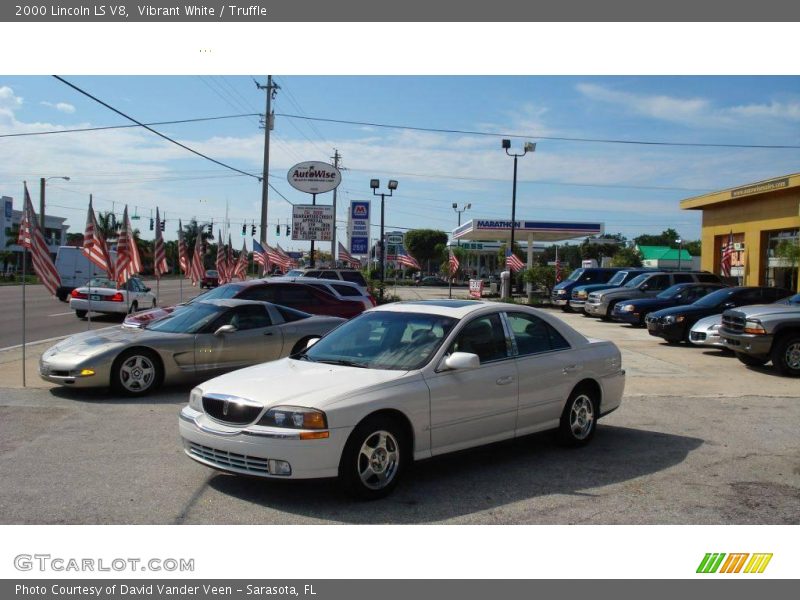 Vibrant White / Truffle 2000 Lincoln LS V8
