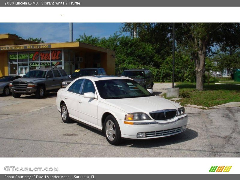 Vibrant White / Truffle 2000 Lincoln LS V8