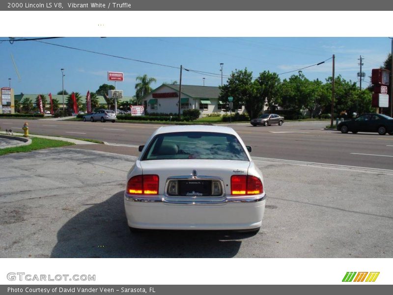 Vibrant White / Truffle 2000 Lincoln LS V8