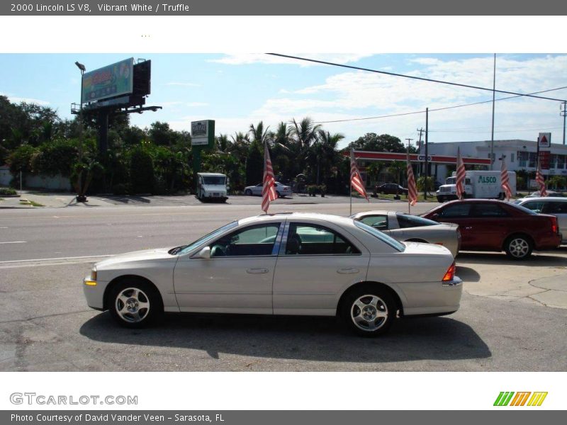 Vibrant White / Truffle 2000 Lincoln LS V8