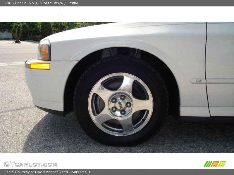 Vibrant White / Truffle 2000 Lincoln LS V8