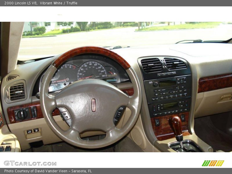Vibrant White / Truffle 2000 Lincoln LS V8