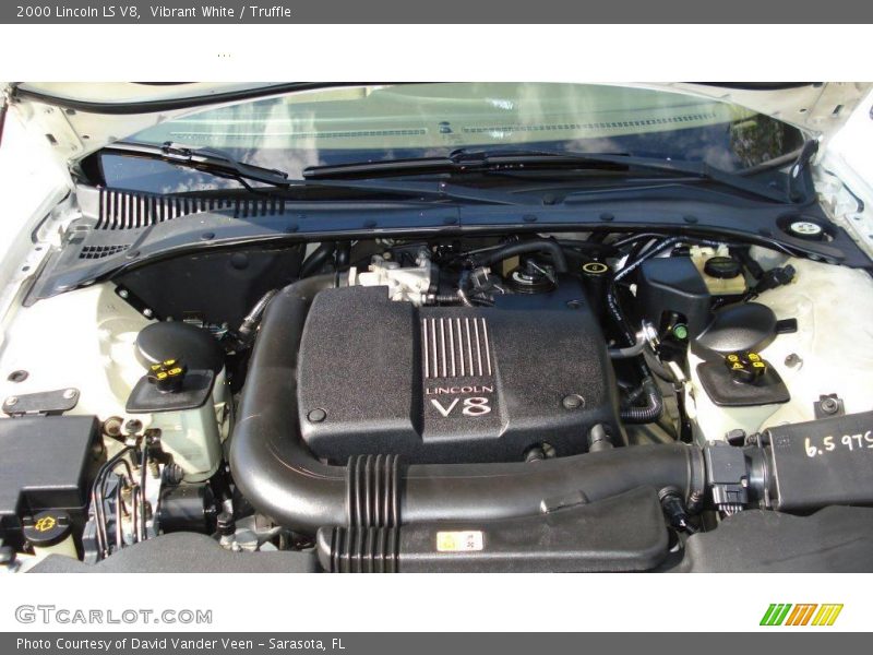 Vibrant White / Truffle 2000 Lincoln LS V8