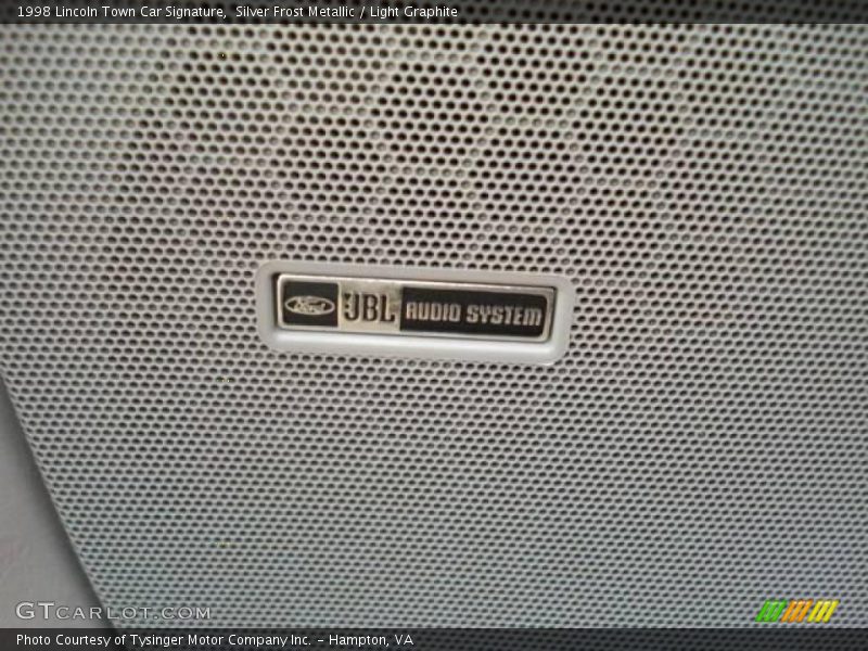 Silver Frost Metallic / Light Graphite 1998 Lincoln Town Car Signature