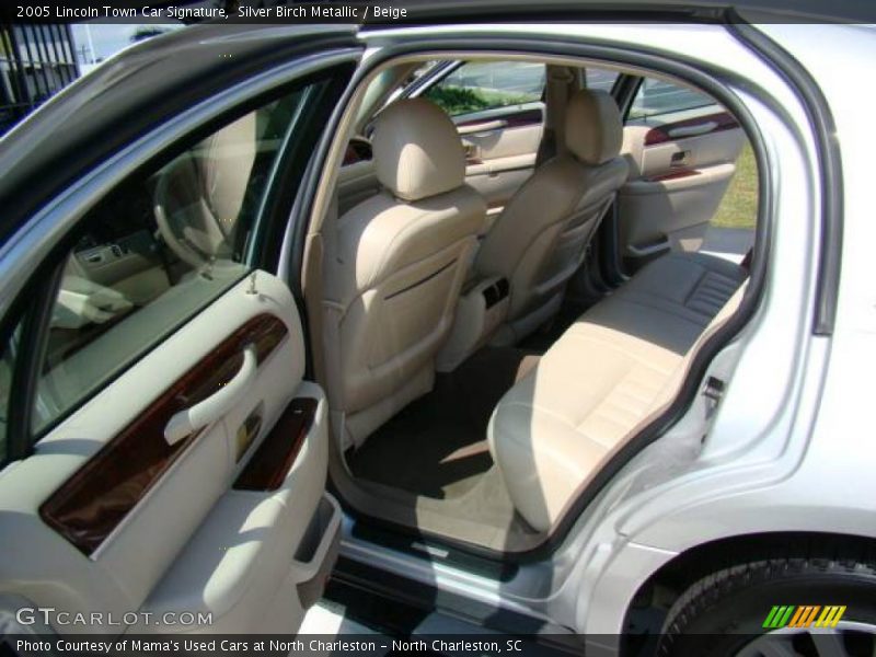 Silver Birch Metallic / Beige 2005 Lincoln Town Car Signature