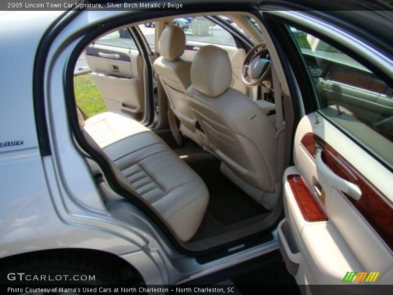 Silver Birch Metallic / Beige 2005 Lincoln Town Car Signature