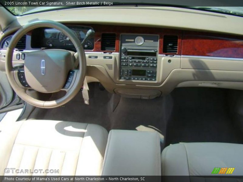 Silver Birch Metallic / Beige 2005 Lincoln Town Car Signature
