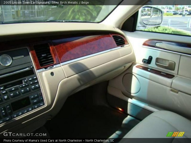 Silver Birch Metallic / Beige 2005 Lincoln Town Car Signature