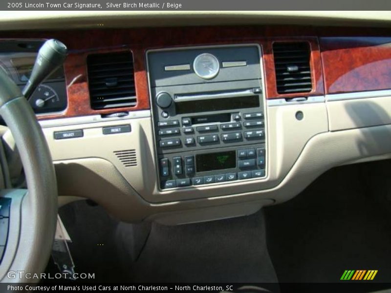 Silver Birch Metallic / Beige 2005 Lincoln Town Car Signature