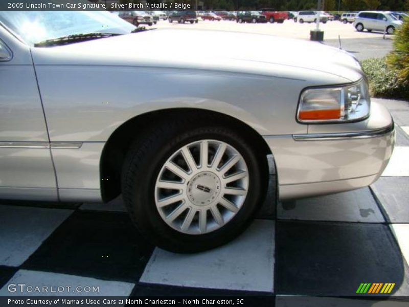 Silver Birch Metallic / Beige 2005 Lincoln Town Car Signature