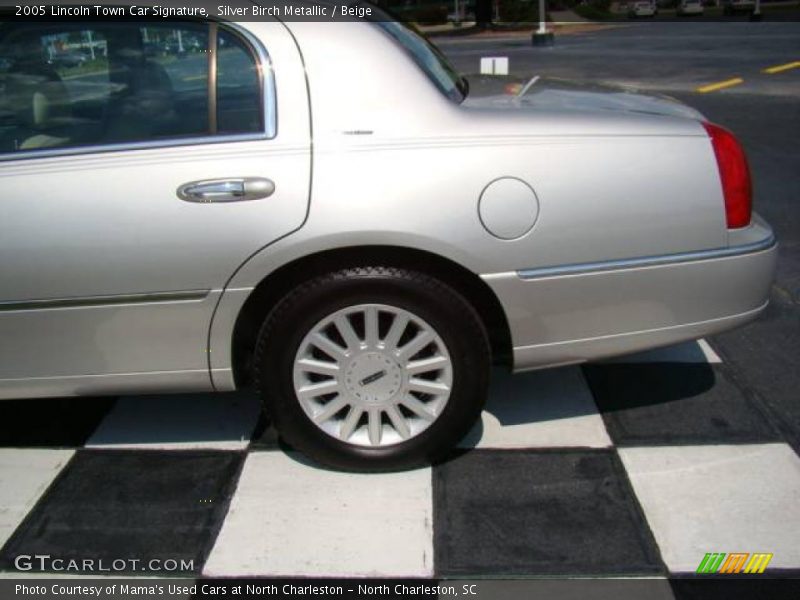 Silver Birch Metallic / Beige 2005 Lincoln Town Car Signature