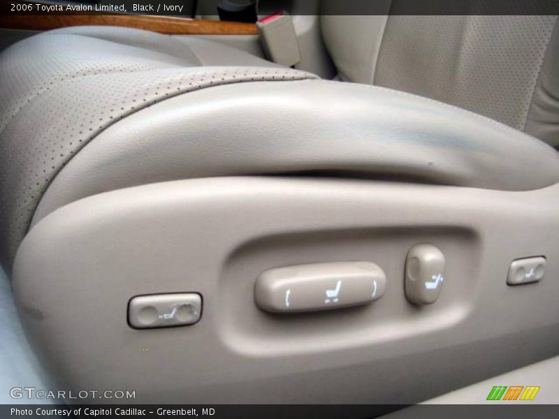 Black / Ivory 2006 Toyota Avalon Limited